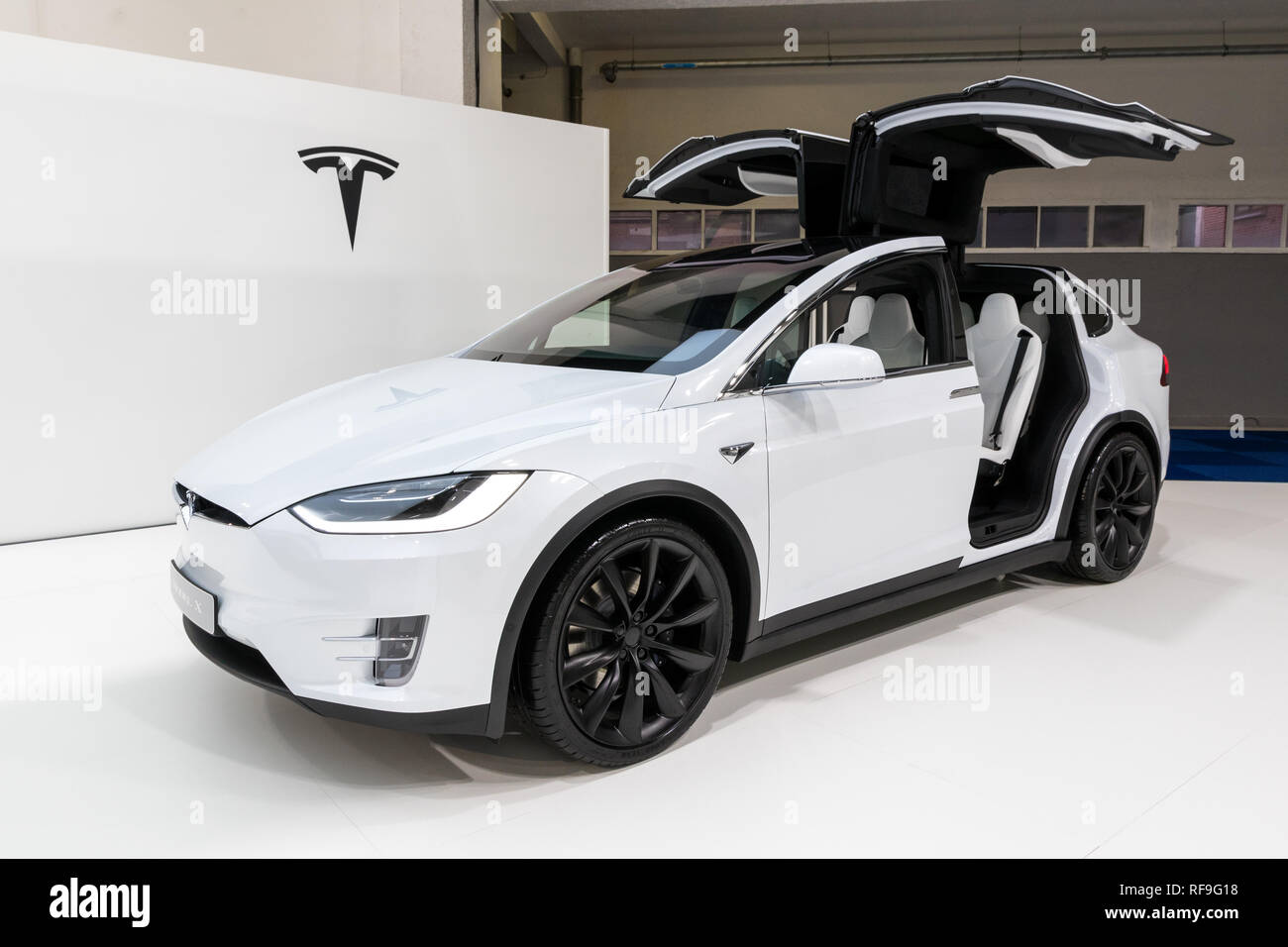Bruxelles - Jan 18, 2019: Tesla Model X elettrico crossover di lusso auto suv presentati presso la 97Bruxelles Motor Show 2019 Autosalon. Foto Stock