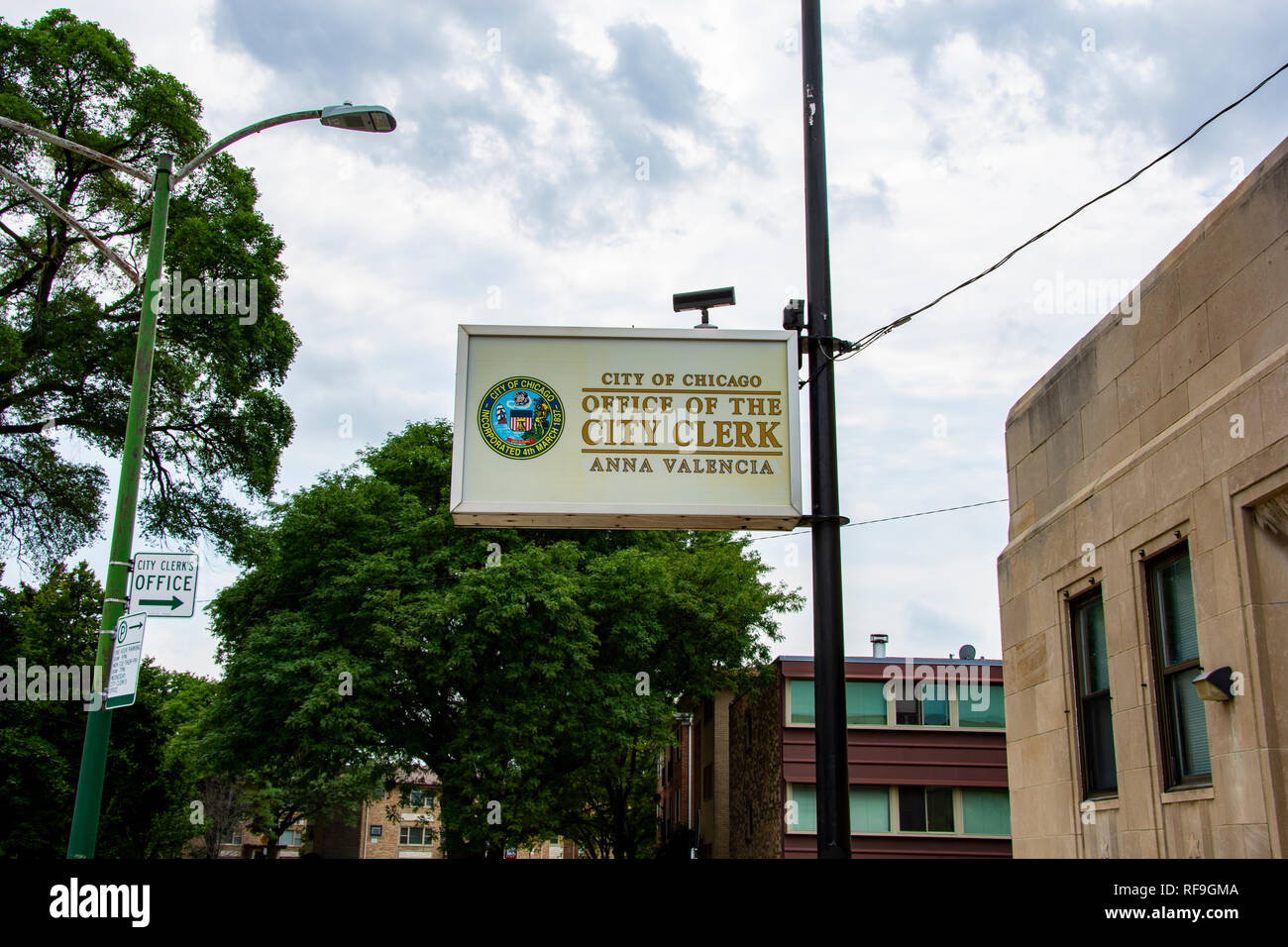 Chicago, Illinois, Stati Uniti - 9 Agosto 2018: Shot del segno di fronte all'ufficio del cancelliere della città di Chicago si trova nel Parco di Jefferson, Chi Foto Stock