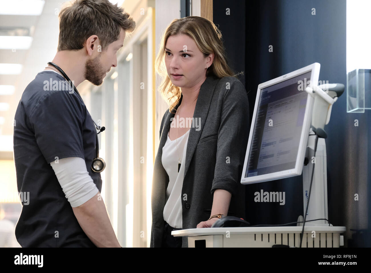 Matt Czuchry, Emily VanCamp, " residente " Stagione 2 (2019) Credito: Fox Broadcasting Co. / L'archivio di Hollywood Foto Stock