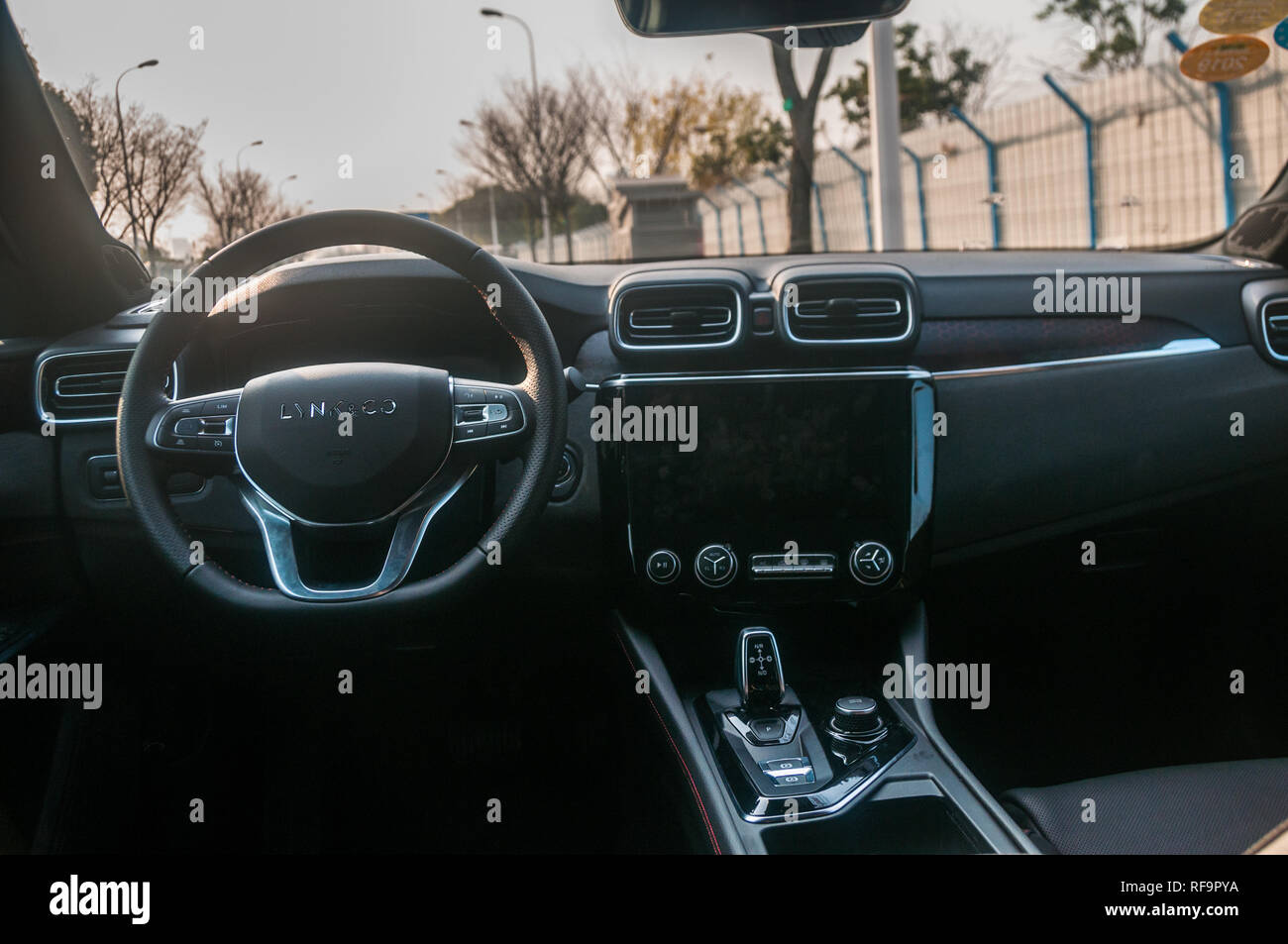 Gli scatti in interni di un Lynk & Co 03 Hyper Pro su un funzionario test drive. Foto Stock