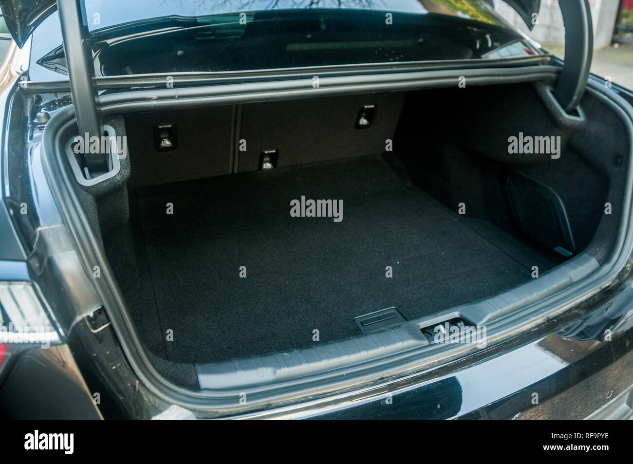 Gli scatti in interni di un Lynk & Co 03 Hyper Pro su un funzionario test drive. Foto Stock