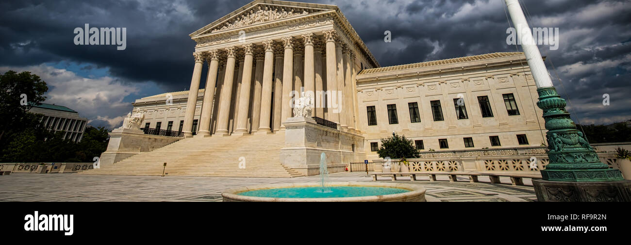 La parte anteriore della Corte suprema degli Stati Uniti edificio in Washington, DC. Foto Stock
