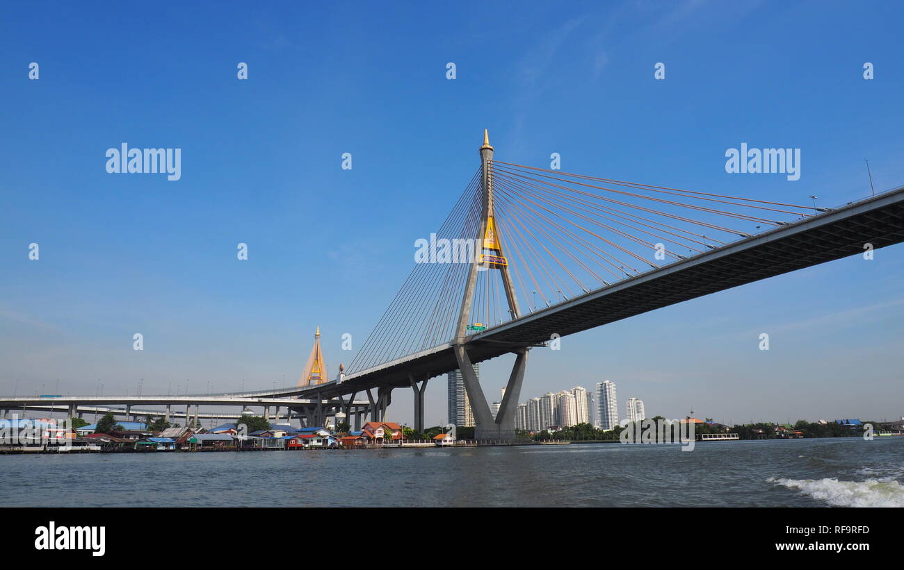 Mega bridge over de:Chao Phraya in de:Phra Pradaeng, de:Thailandia Foto Stock