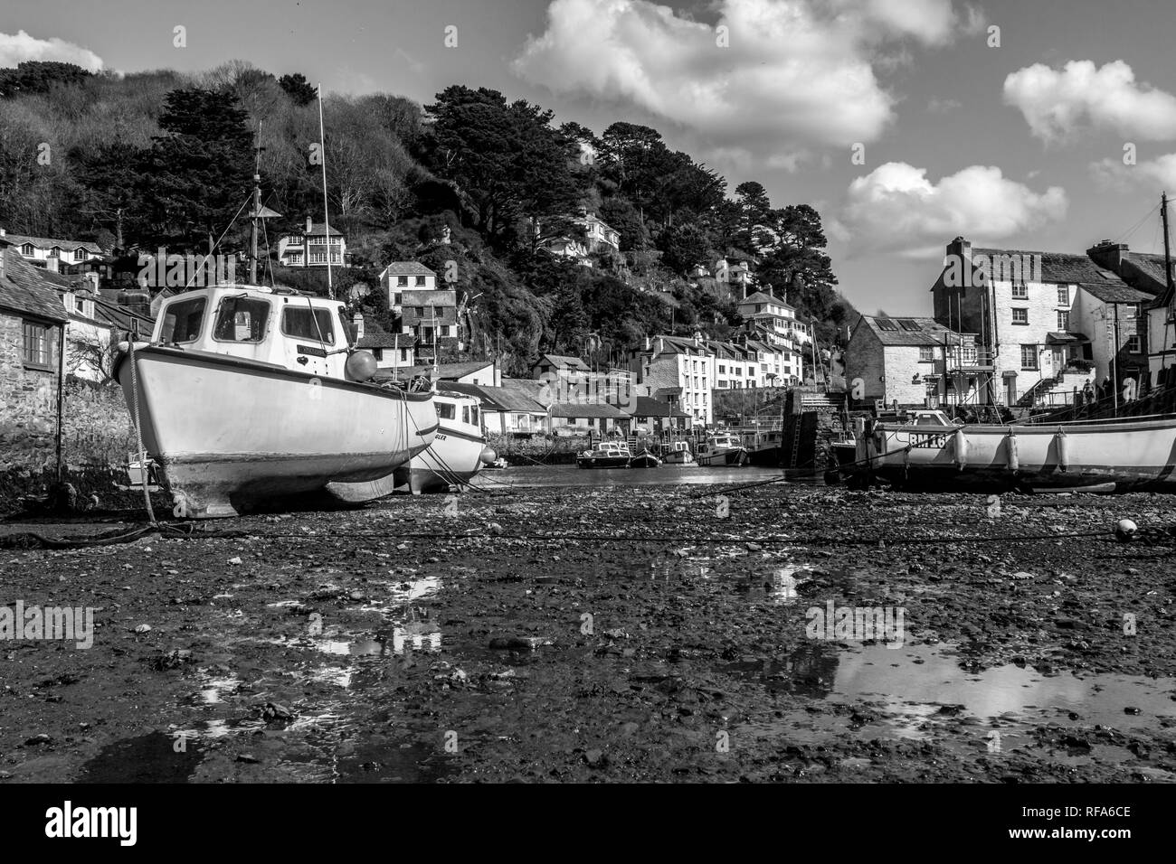 Angolo basso a Polperro Harbour Foto Stock