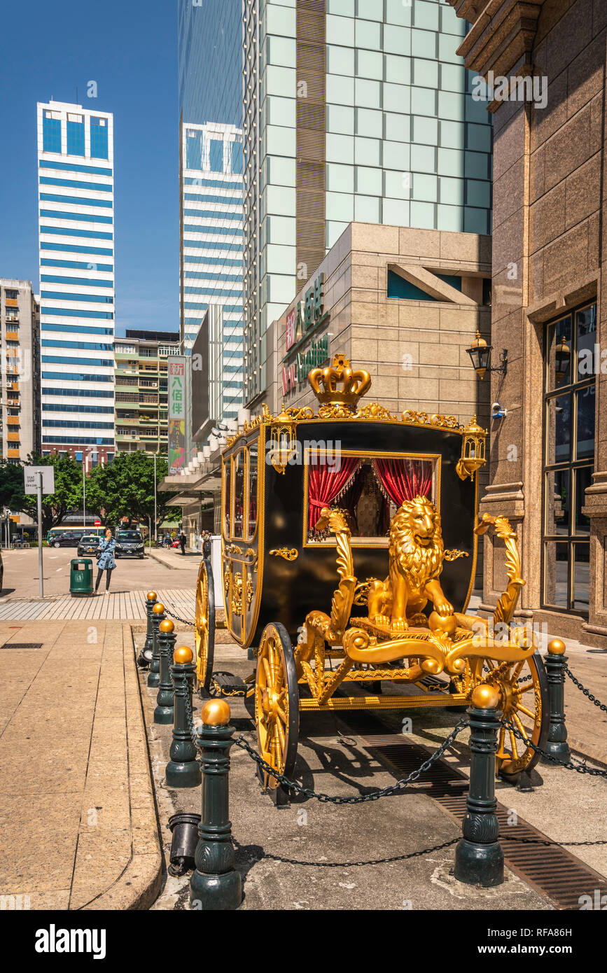 Una fase decorativa pulmann al di fuori del Grand Hotel Imperiale, Macao, Asia. Foto Stock