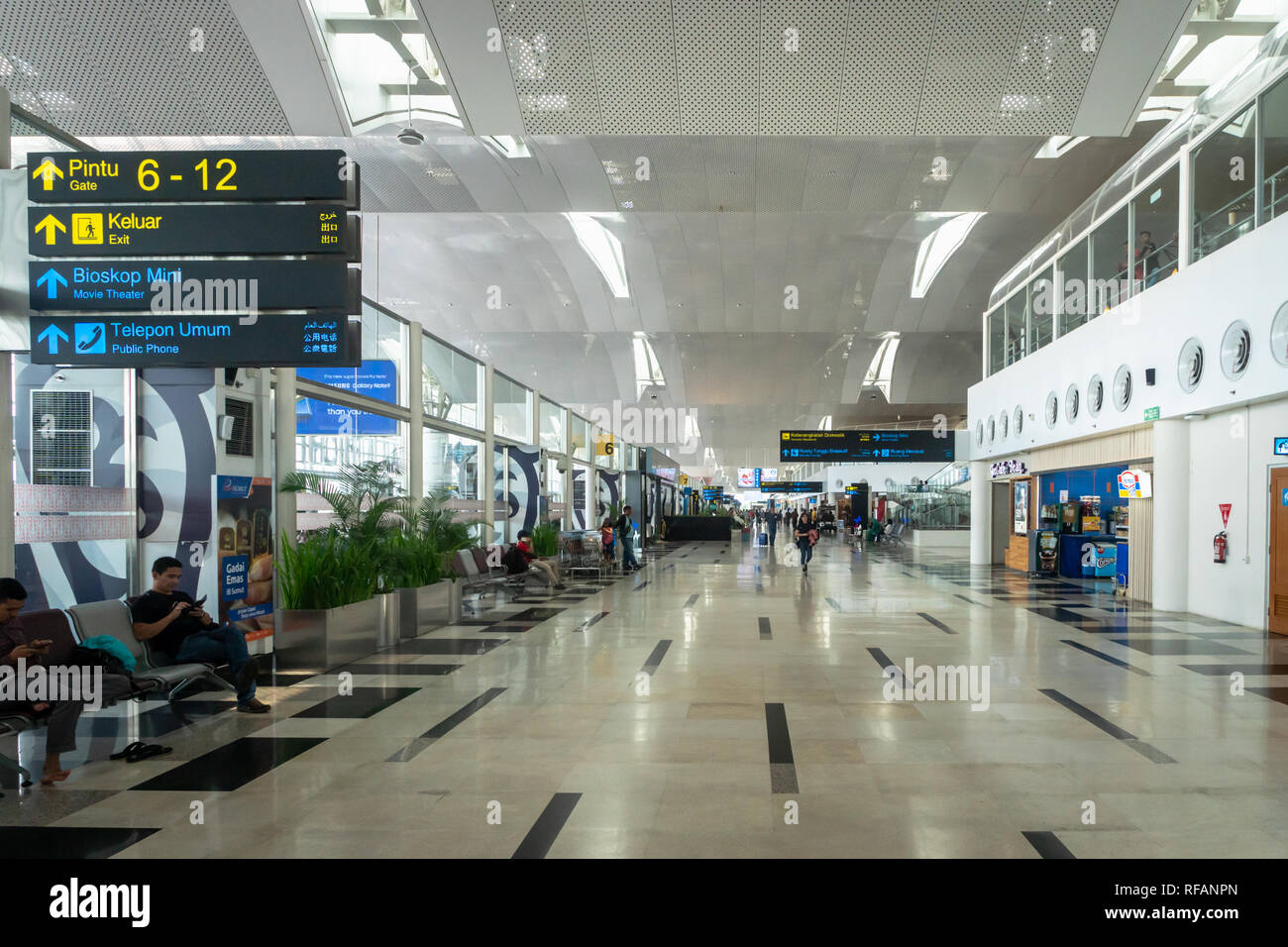 Medan, Indonesia - Gennaio 2019: Kualanamu aeroporto internazionale di architettura a Medan, nel nord di Sumatra, Indonesia. Foto Stock
