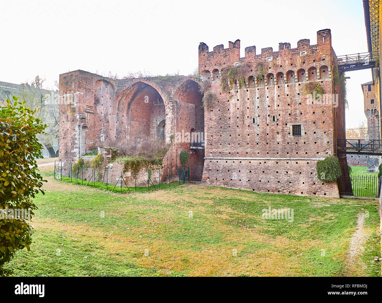 Ex rivellini di una delle porte del Castello Sforzesco, Castello Sforzesco. Milano, lombardia, italia. Foto Stock