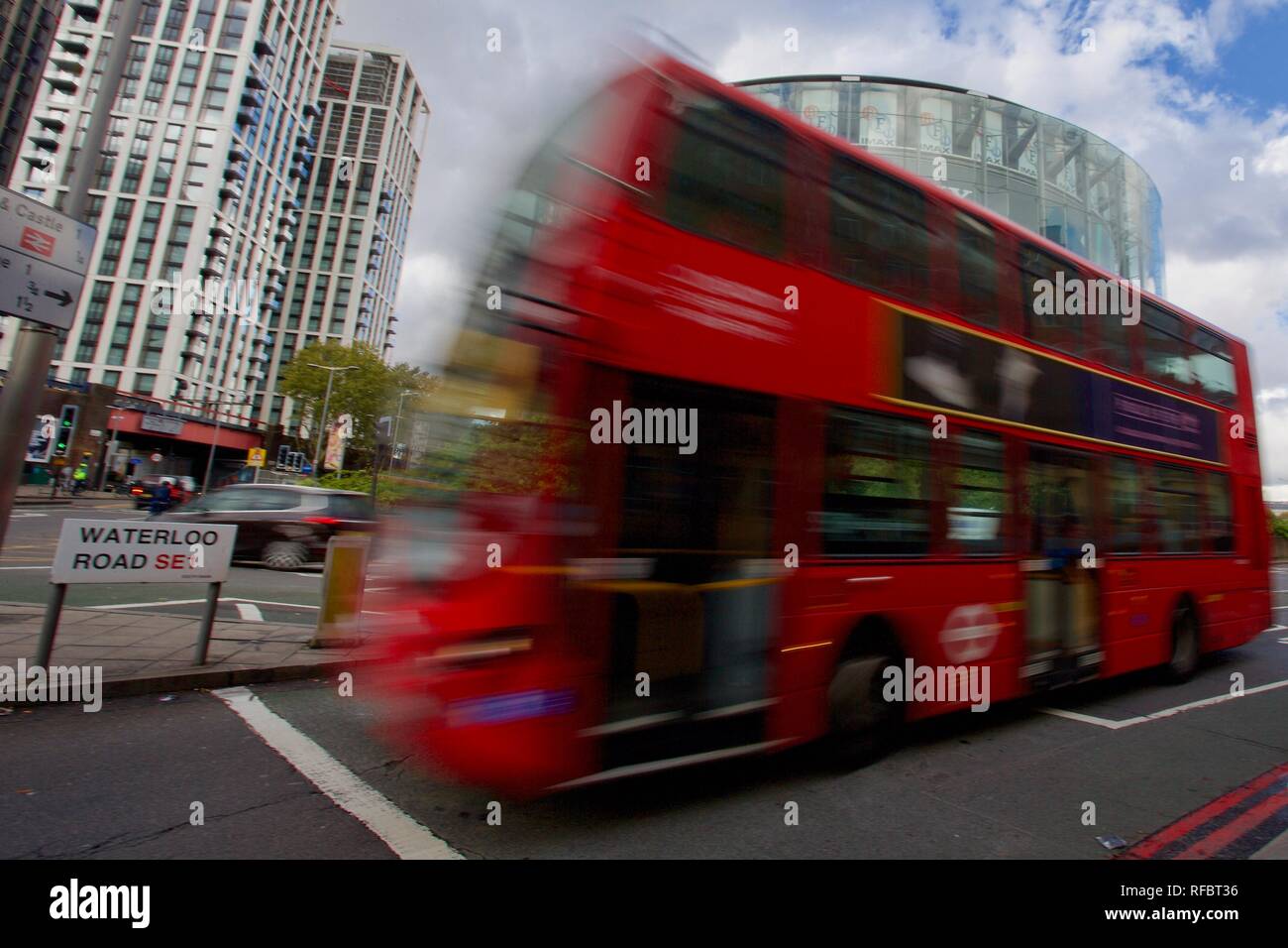 Bus rosso a Londra, Inghilterra Foto Stock