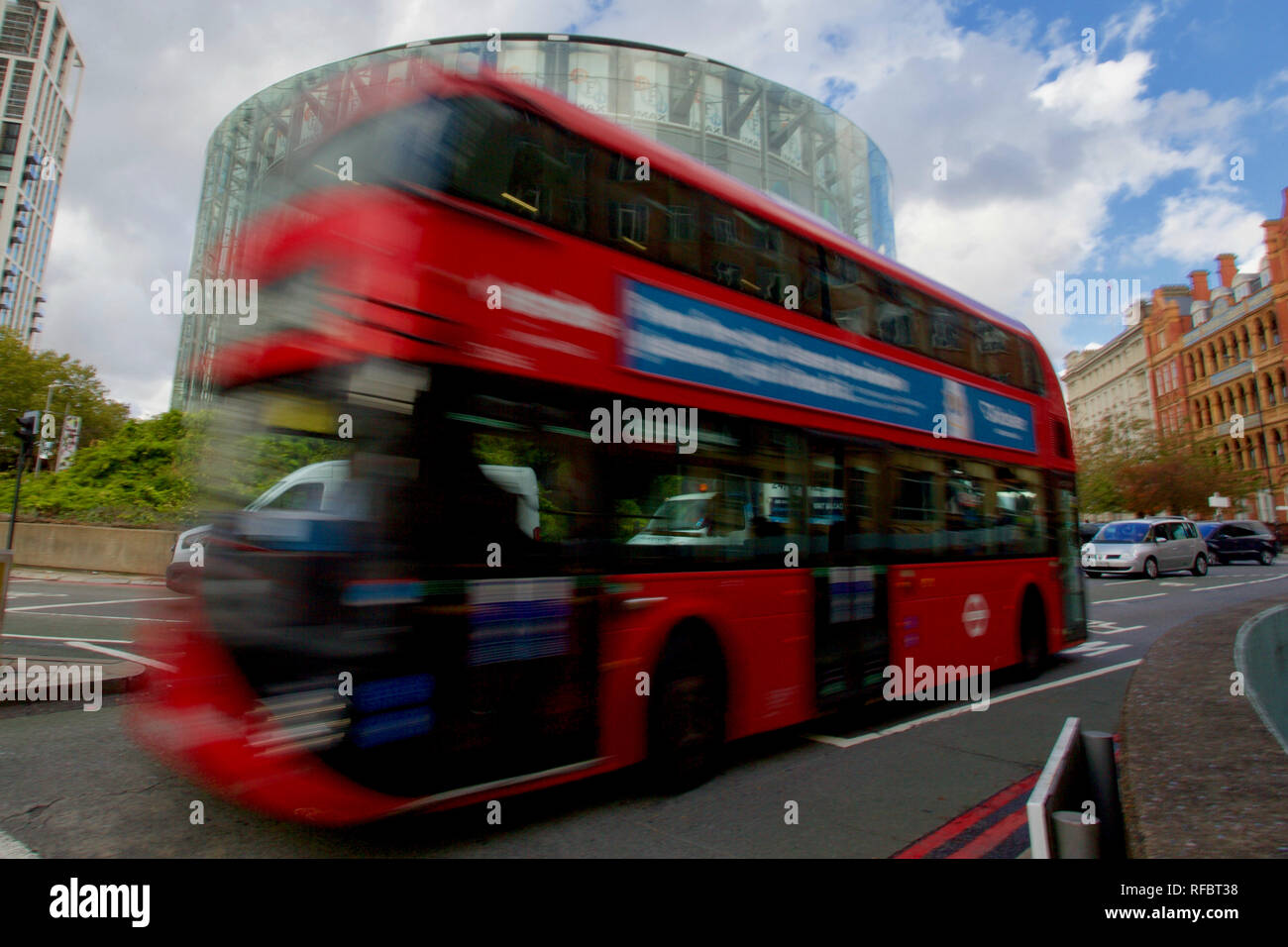 Bus rosso a Londra, Inghilterra Foto Stock