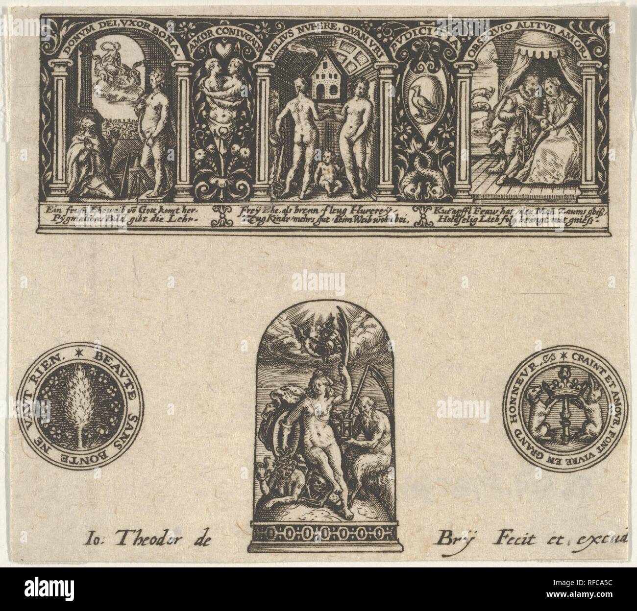 Pannello orizzontale con un ditale di Design sotto un fregio con tre scene in archi. Artista: Johann Theodor de Bry (Netherlandish, Strasburgo 1561-1623 Bad Schwalbach). Dimensioni: foglio: 2 3/8 × 2 11/16 in. (6,1 × 6,9 cm). Data: 1580-1600. Pannello con un ditale design mostra una figure femminili tenendo in mano una piuma tra due medaglioni. Sopra, un fregio con tre scene con le coppie sotto gli archi, su un backwork sfondo ornamentale. Da una serie di quattro piastre. Museo: Metropolitan Museum of Art di New York, Stati Uniti d'America. Foto Stock