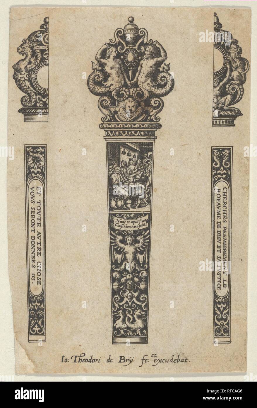 Design per un coltello manico con le nozze di Cana. Artista: Johann Theodor de Bry (Netherlandish, Strasburgo 1561-1623 Bad Schwalbach). Dimensioni: foglio: 4 1/16 x 2 7/16 in. (10,3 × 6,2 cm). Data: 1580-1600. Design per un coltello manico con le nozze di Cana in un rettangolo al centro che mostra Gesù girando l acqua in vino, su un sfondo blackwork con grottesche. Al di sopra di un progetto per un terminale per tenda con una sirena e merman al di sopra di un putto di testa. Fiancheggianti il design centrale, due lame incisa con i testi biblici di seguito si alternano Terminale per tenda design. Da una serie di piastre di dodici. Museo: Metropolitan M Foto Stock