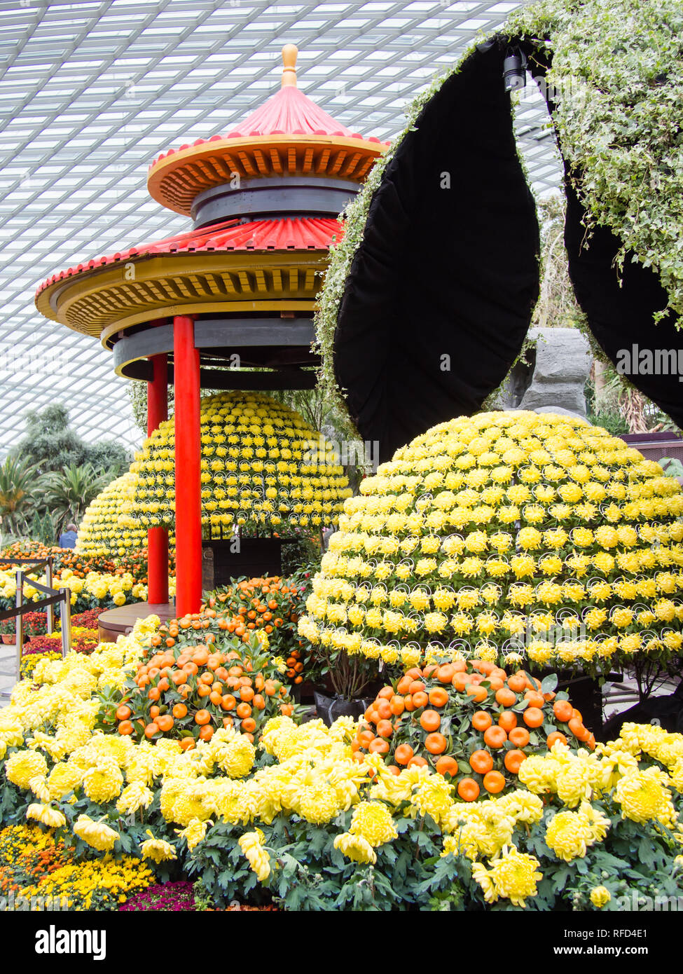 Giardino Cinese a cupola di fiori di giardini dalla Baia di Singapore Foto Stock