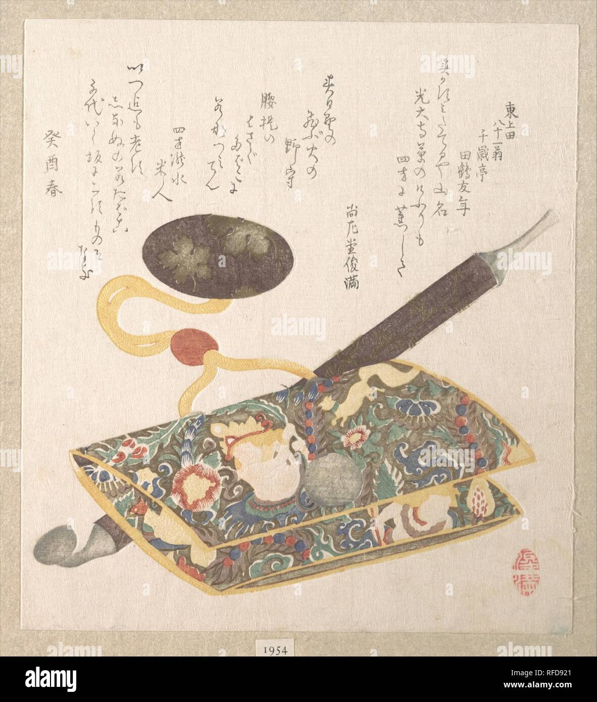 Custodia di tabacco e il tubo. Artista: Kubo Shunman (giapponese, 1757-1820). Cultura: il Giappone. Dimensioni: 7 7/8 x 7 1/8 in. (20 x 18,1 cm). Data: 1813. Il tradizionale giapponese ensemble fumatori--tubo, custodia di tabacco e netsuke--è il soggetto di questo rilievo stampa commemorativa da Kubo Shunman, datata 1813. Le poesie inscritta nella porzione superiore del collegamento di stampa gli incendi del Tempio Kasuga a Nara con il fumo emesso dal fumo di una guardia che riempie il suo tubo e indulges in questa pratica. Museo: Metropolitan Museum of Art di New York, Stati Uniti d'America. Foto Stock