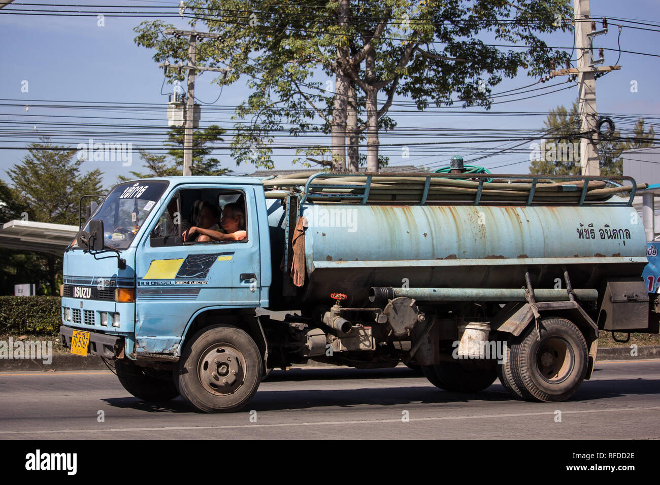 Chiangmai, Tailandia - 4 Gennaio 2019: Privato del serbatoio acque nere carrello. Foto di road no.121 circa 8 km dal centro cittadino di Chiangmai, Thailandia. Foto Stock
