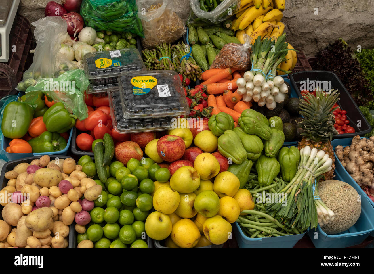 Produrre in un piccolo mercato biologico, di stallo in San Miguel De Allende, Messico centrale. Foto Stock