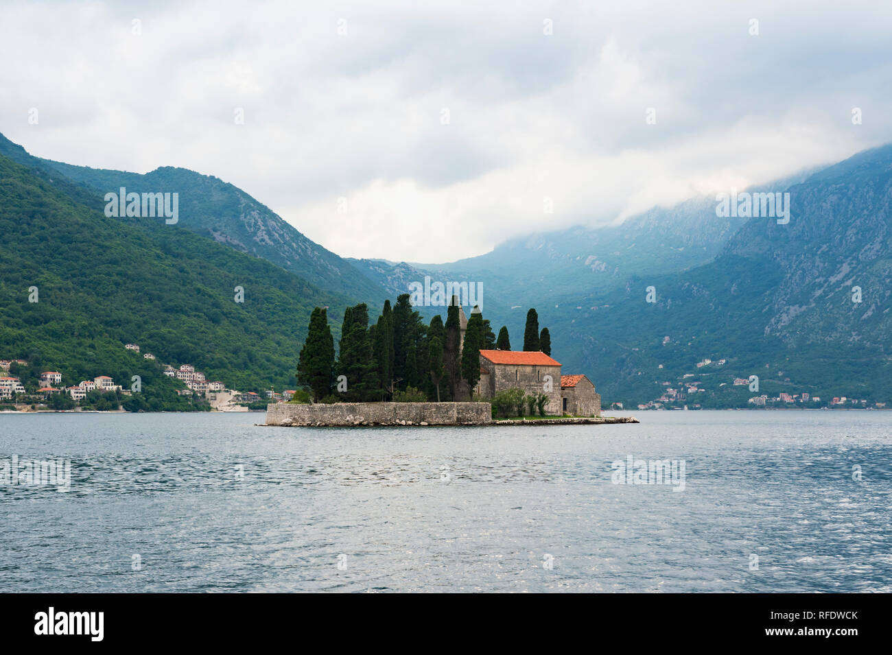 Monastero benedettino, Saint Georges Isola, Kotor Bay, Perast, Montenegro Foto Stock