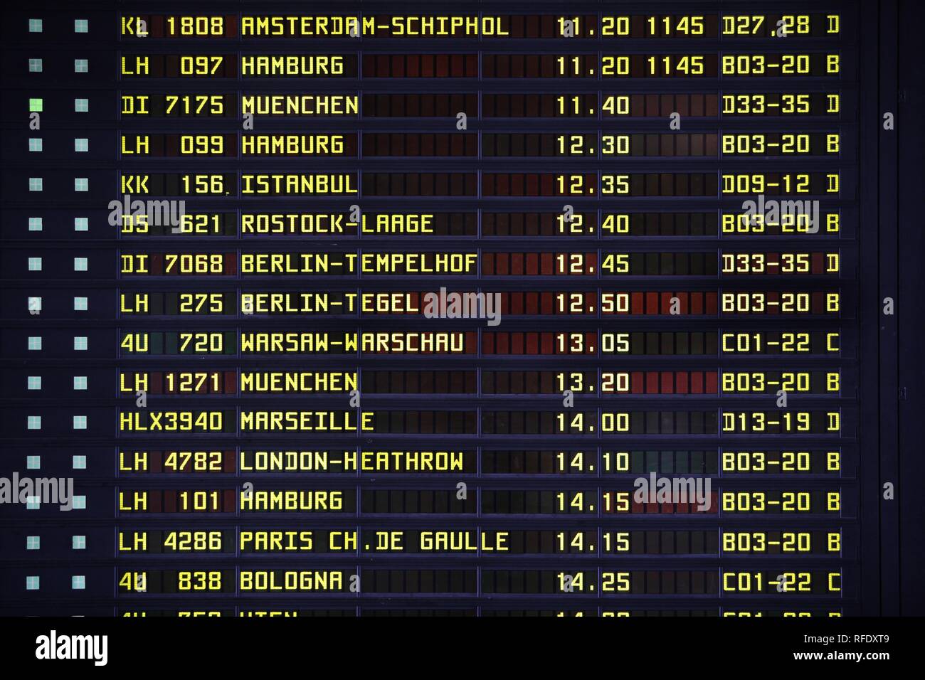 Aeroporto, display di partenza Foto Stock Aeroporto, display di partenza Foto Stock