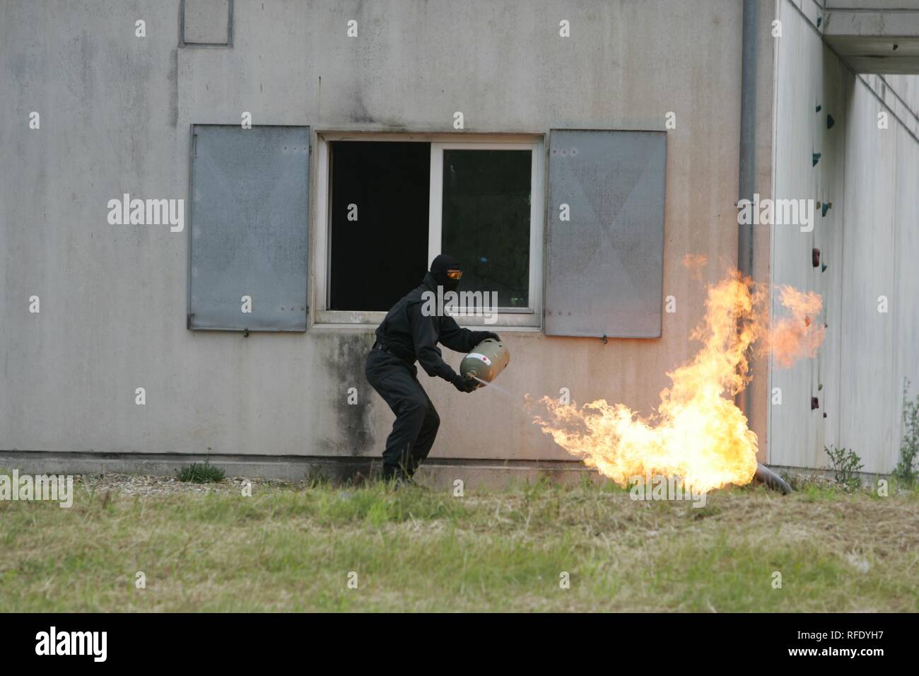 DEU Germania: Esercizio di un team SWAT Hemer su uno speciale addestramento delle forze di polizia di massa. Foto Stock