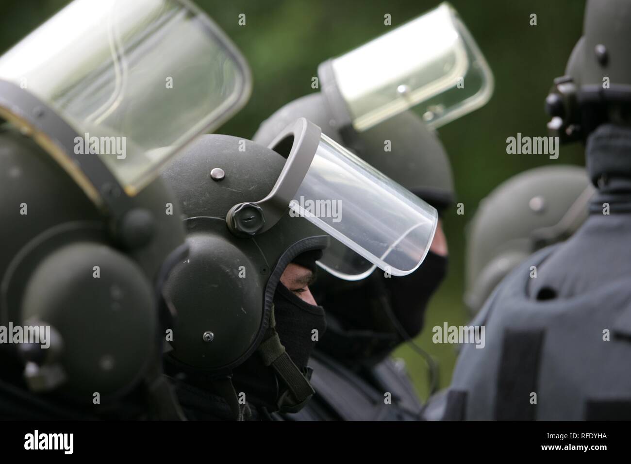 DEU Germania: Esercizio di un team SWAT Hemer su uno speciale addestramento delle forze di polizia di massa. Foto Stock
