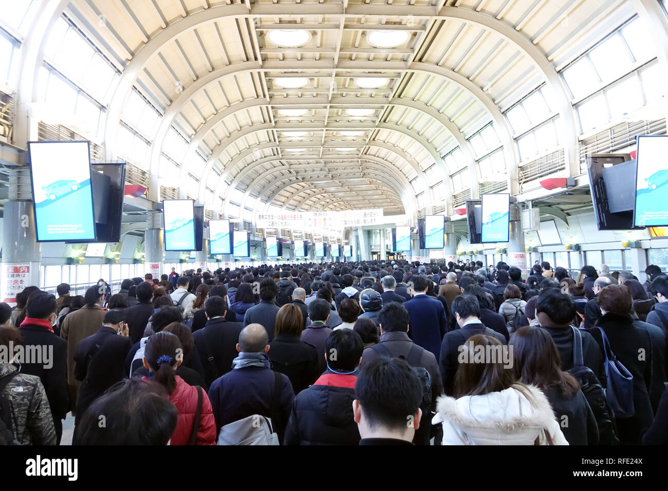 Stazione di Shinagawa, sulla Linea Yamanote, è un importante hub del treno a Tokyo in Giappone e una delle più frequentate stazioni in tutto il mondo. Foto Stock