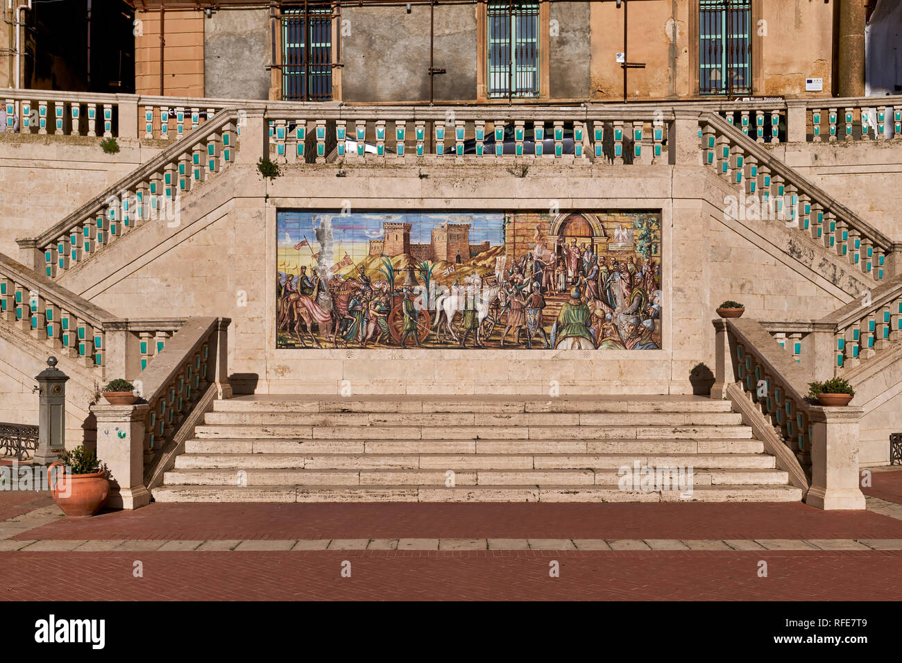 Le famose ceramiche nelle strade di Caltagirone. Sicilia Italia Foto Stock