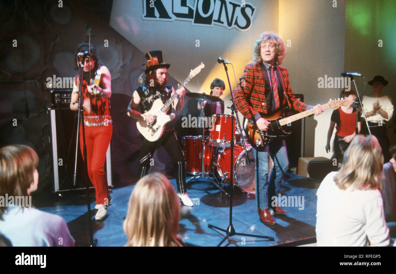Band britannica Slade nel marzo 1984 a Monaco di Baviera. Jim Lea, Dave Hill, Don Powell a tamburi e Noddy titolare. | Utilizzo di tutto il mondo Foto Stock