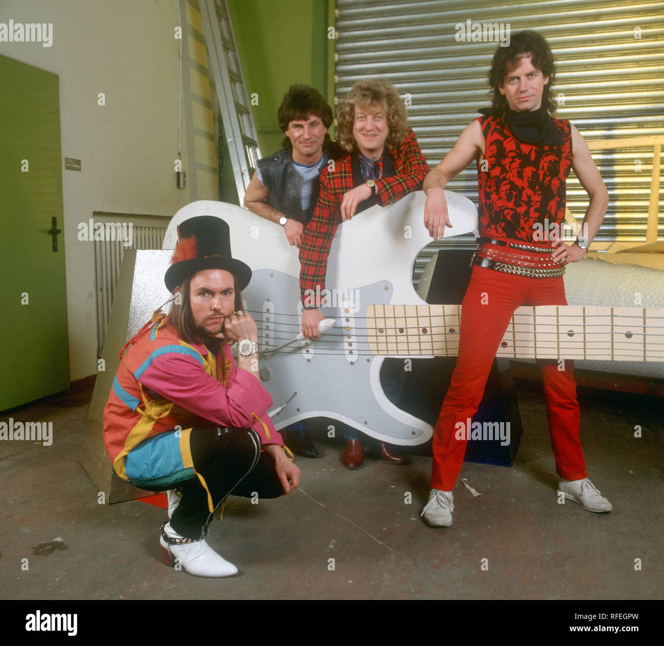 Band britannica Slade nel marzo 1984 a Monaco di Baviera. (L-r): Dave Hill, Don Powell, Noddy Titolare e Jim Lea. | Utilizzo di tutto il mondo Foto Stock