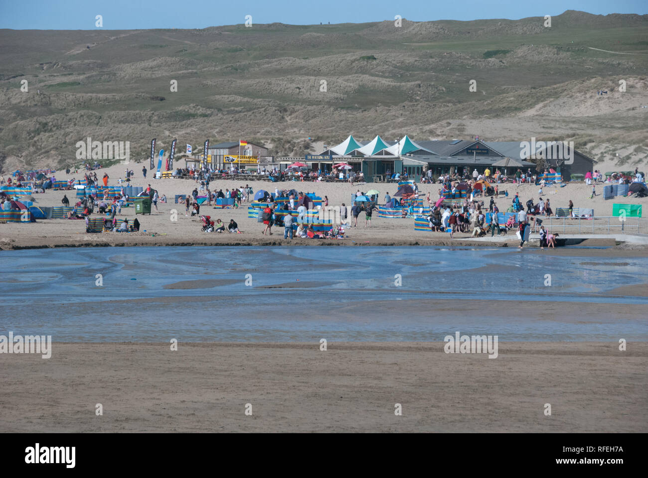 Perranporth Beach, il Watering Hole Pub. Foto Stock