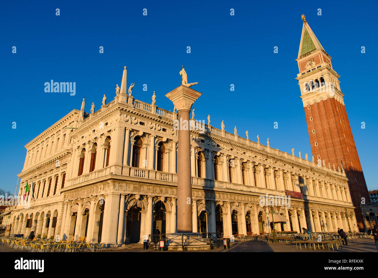 Piazza San Marco (Piazza San Marco) all'orario di alba, Venezia, Italia Foto Stock