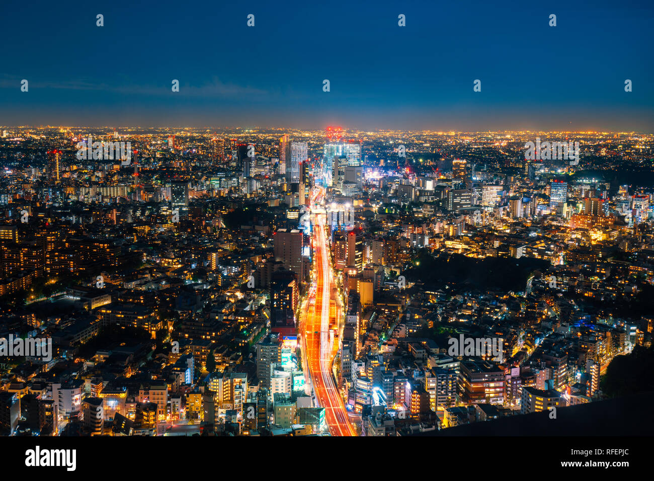 Vista aerea di strada nella città di Tokyo, cityscape skyline. Foto Stock