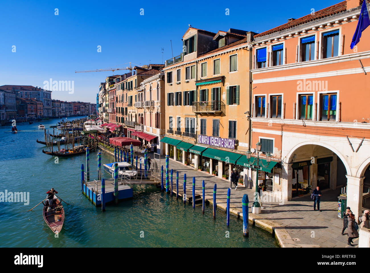 Edifici d'epoca da Canal a Venezia, Italia Foto Stock