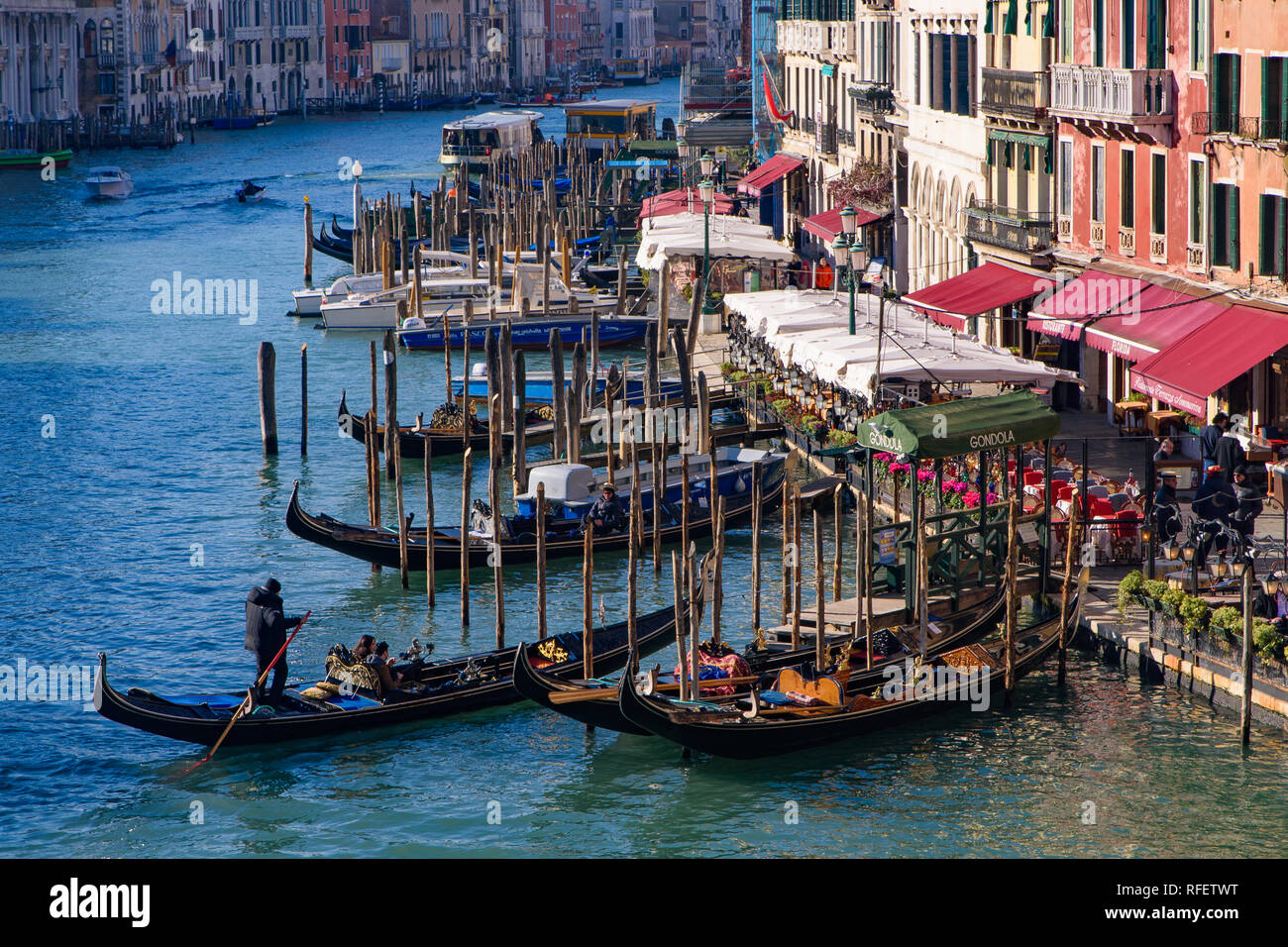 Edifici d'epoca da Canal a Venezia, Italia Foto Stock