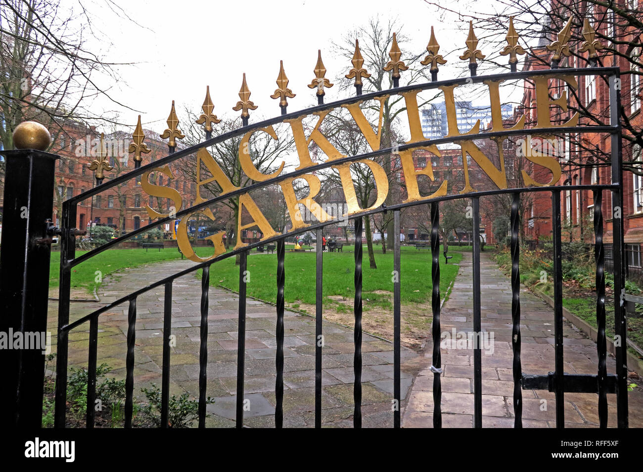 Sackville Gardens Gates, Whitworth St / Sackville St, Manchester, Inghilterra, Regno Unito, M1 3WA Foto Stock