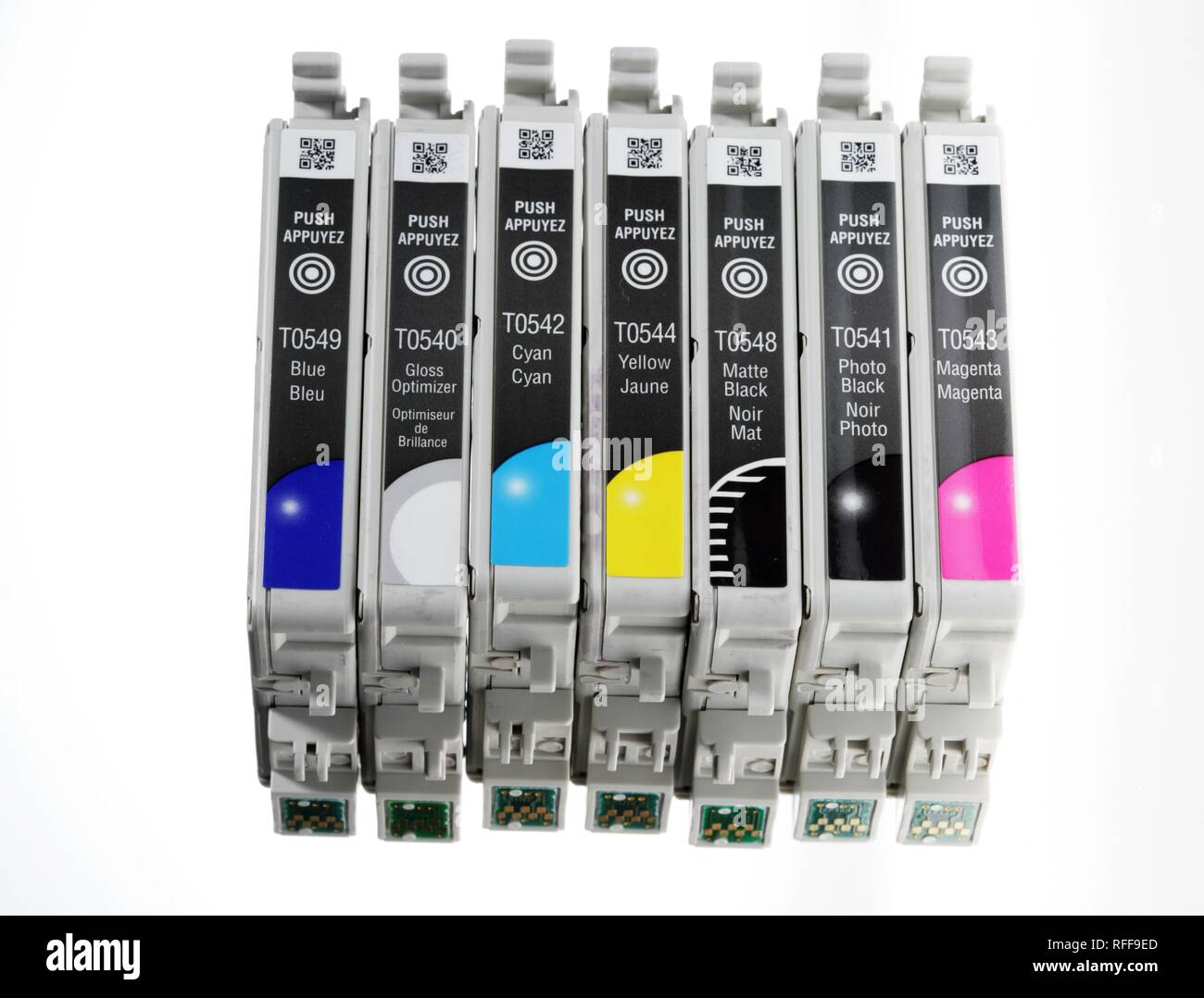 Stampante a getto di inchiostro delle cartucce della stampante uno per ciascun colore. Microchip sulla cartuccia. Fotografia della stampante a getto di inchiostro Epson Foto Stock