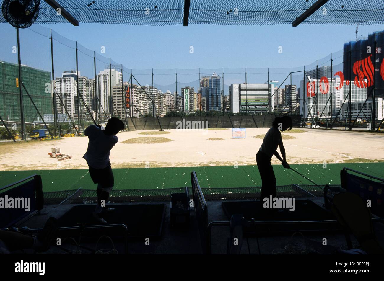 Un campo da Golf Driving Range del City Golf Club, Kowloon, Hong Kong, Cina Foto Stock