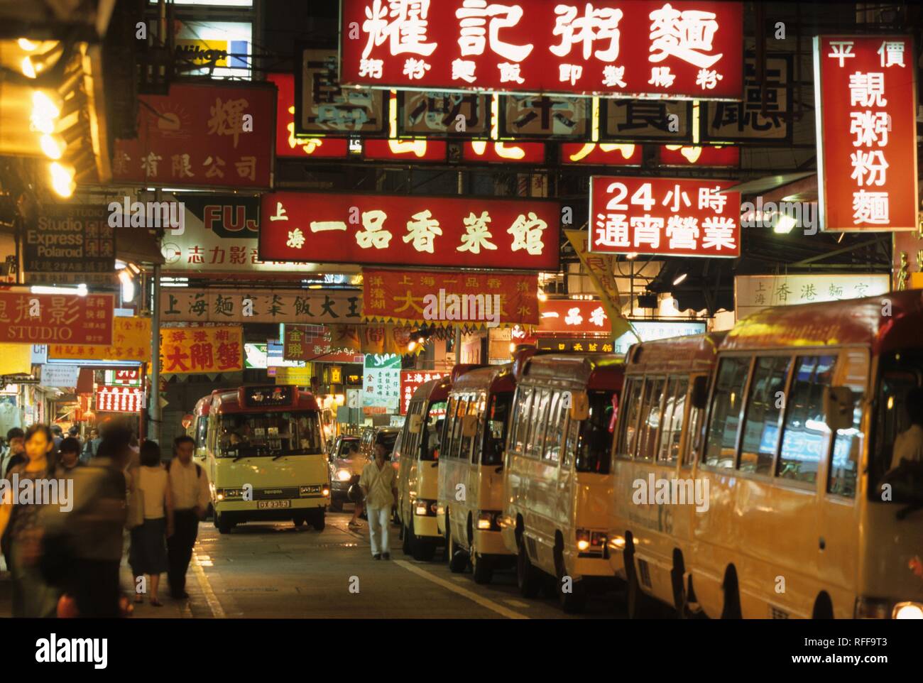 Area di attesa per mini bus, Hennessy Road, la Causeway Bay di Hong Kong, l'Isola di Hong Kong, Cina Foto Stock