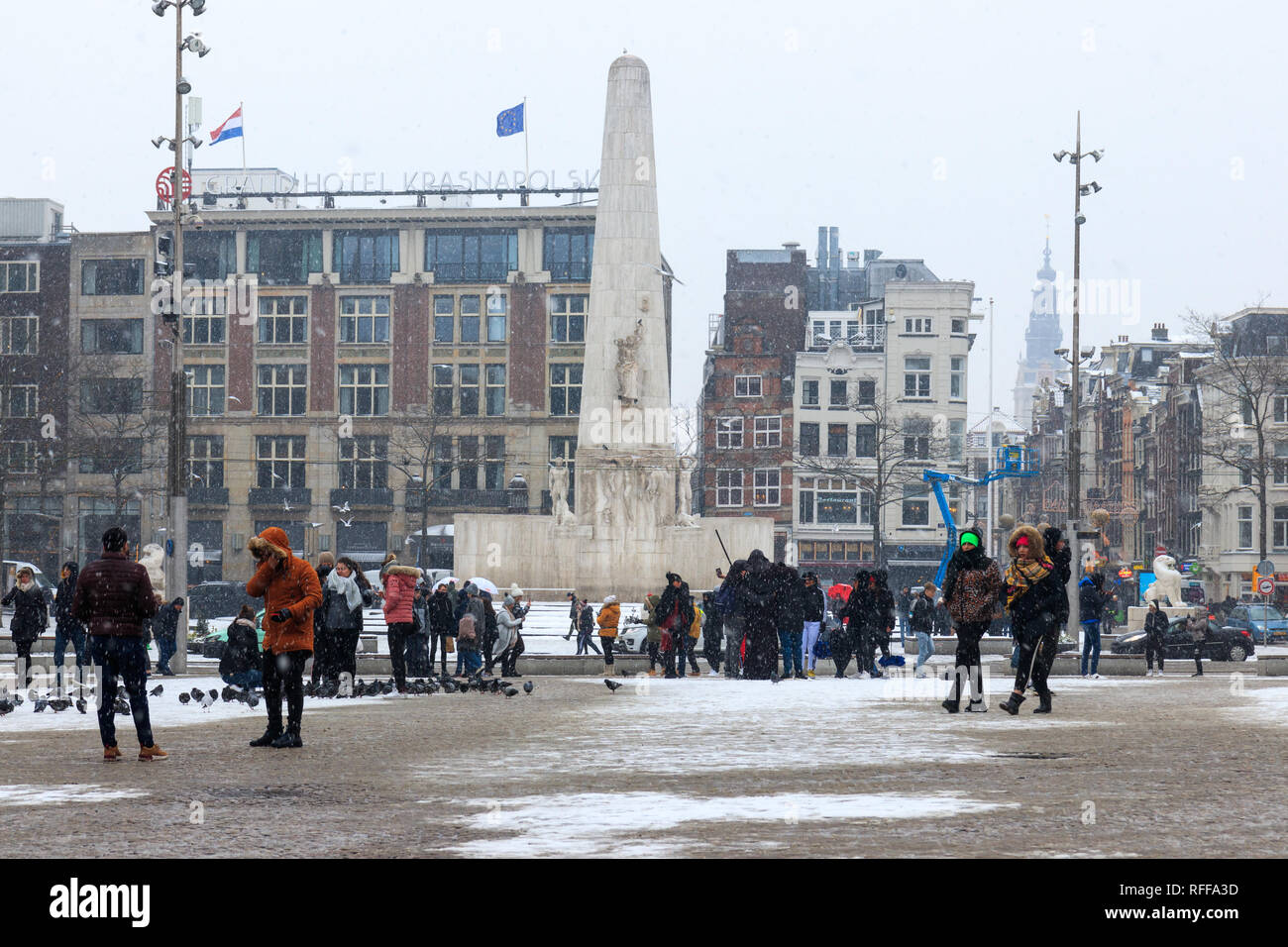 Persone in Piazza Dam in Amsterdam Foto Stock