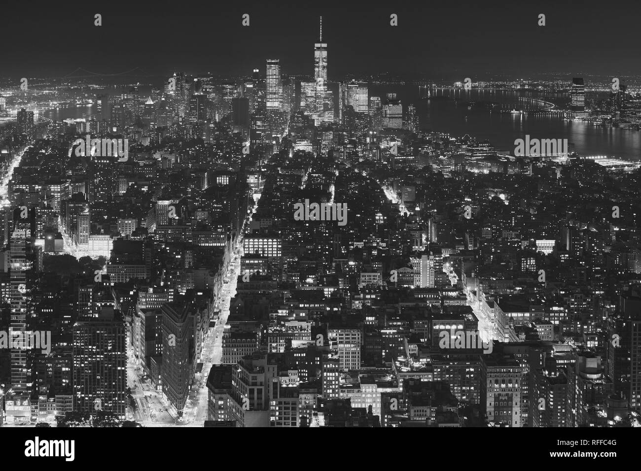 In bianco e nero vista aerea della città di New York in un vago di notte, STATI UNITI D'AMERICA. Foto Stock