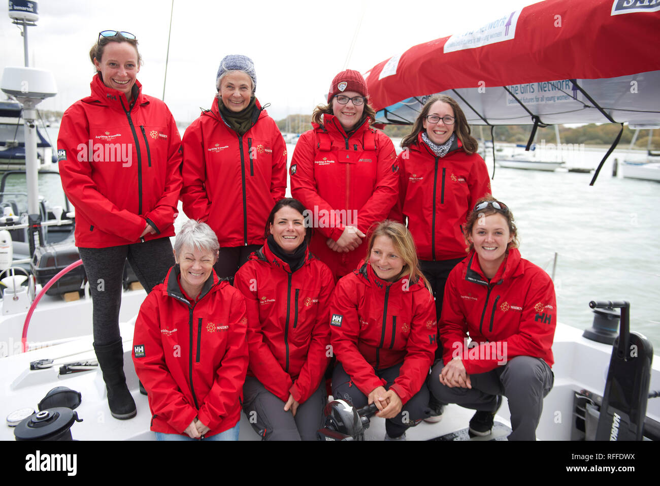 L'equipaggio di Tracy Edwards' yacht Maiden, su cui lei a condurre il primo tutti-girl equipaggio nel 1989 Whitbread Race, all inizio del suo 2018-19 world tour Foto Stock