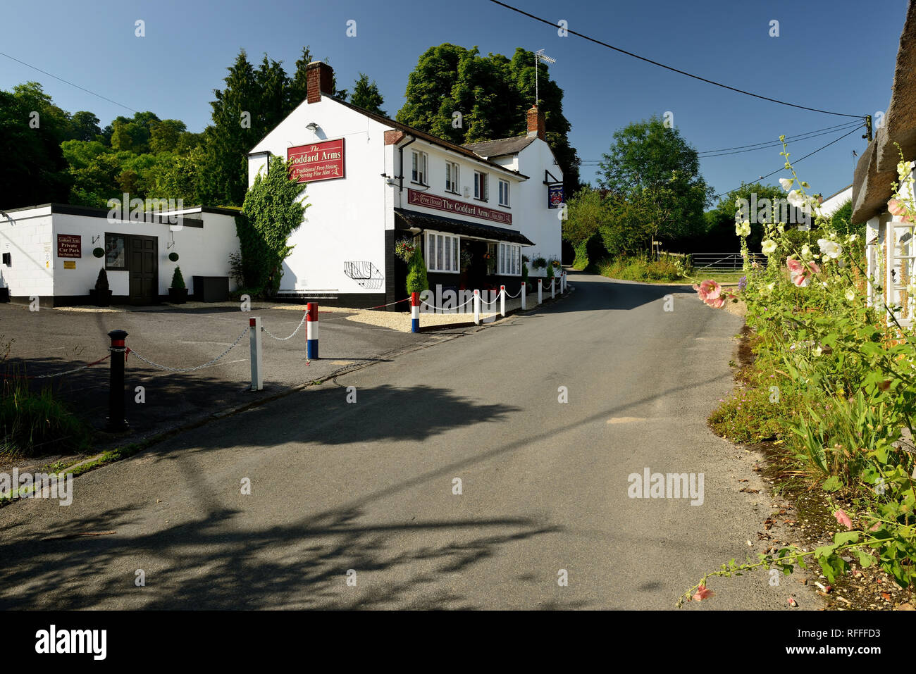 Il Goddard bracci public house nel Wiltshire villaggio di Clyffe Pypard (poiché chiuso). Foto Stock