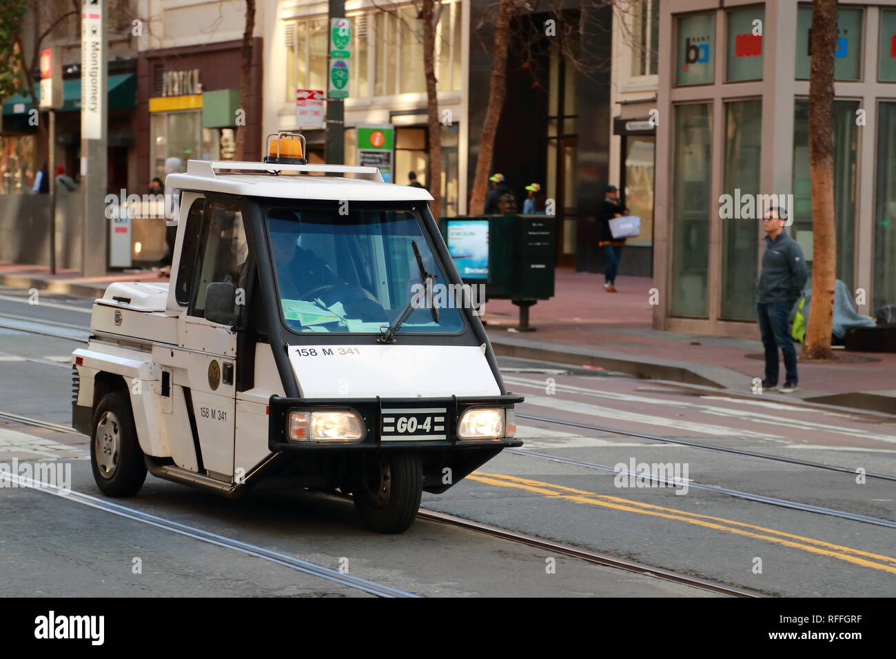 Andare-4 parcheggio veicolo di esecuzione a San Francisco, Stati Uniti d'America Foto Stock