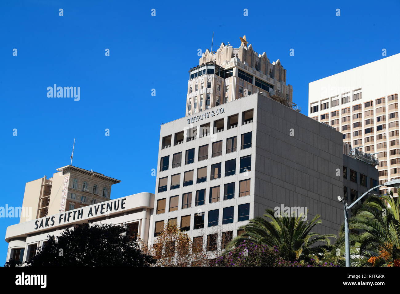 Il lusso Saks Fifth Avenue store di San Francisco in California , Stati Uniti Foto Stock