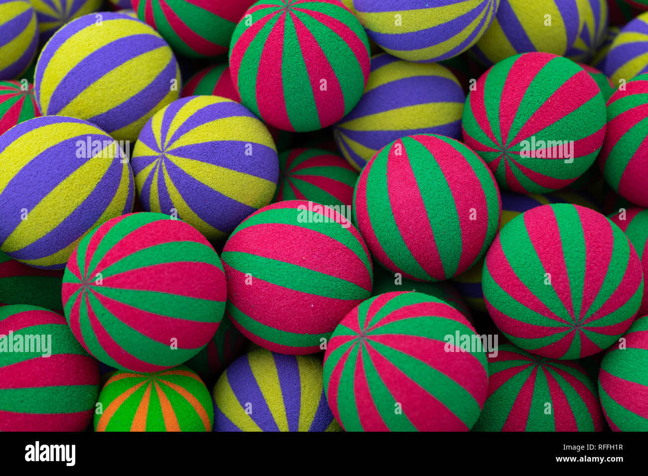 Colori brillanti sfere giocattolo Foto Stock