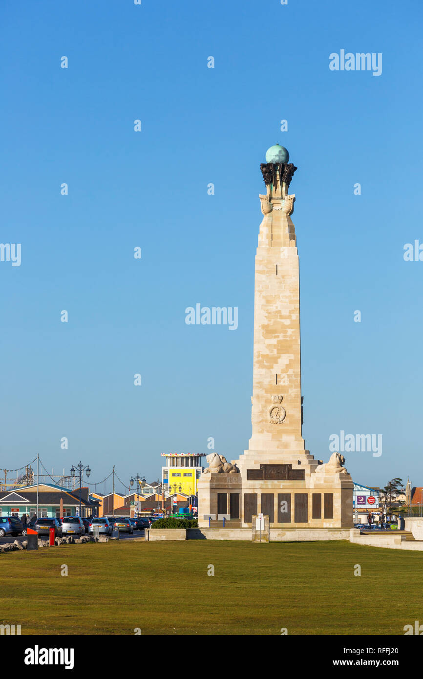 Navale di Portsmouth Memorial estensione, un prominente punto di riferimento Navy War Memorial, a Southsea seafront promenade, Portsmouth, south coast Inghilterra REGNO UNITO Foto Stock