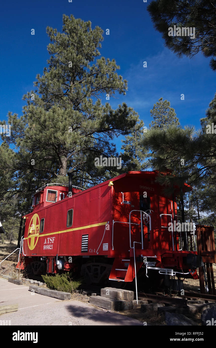 Un vecchio treno auto è convertito in hotel unico camera esperienza in Williams, Arizona. Foto Stock