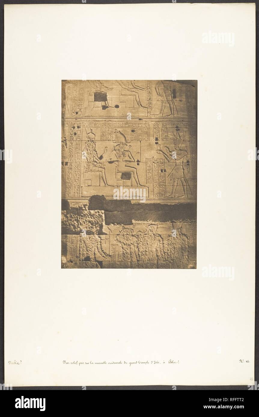 Il bassorilievo pris sur la muraille occidentale du grand Tempio d'Isis, à Philae. Artista: Maxime Du Camp (Francese, 1822-1894). Dimensioni: Immagine: 9 1/4 × 7 1/16 in. (23,5 × 17,9 cm) Montaggio: 12 5/16 × 18 11/16 in. (31,2 × 47,5 cm). Data: aprile 1850. Museo: Metropolitan Museum of Art di New York, Stati Uniti d'America. Foto Stock