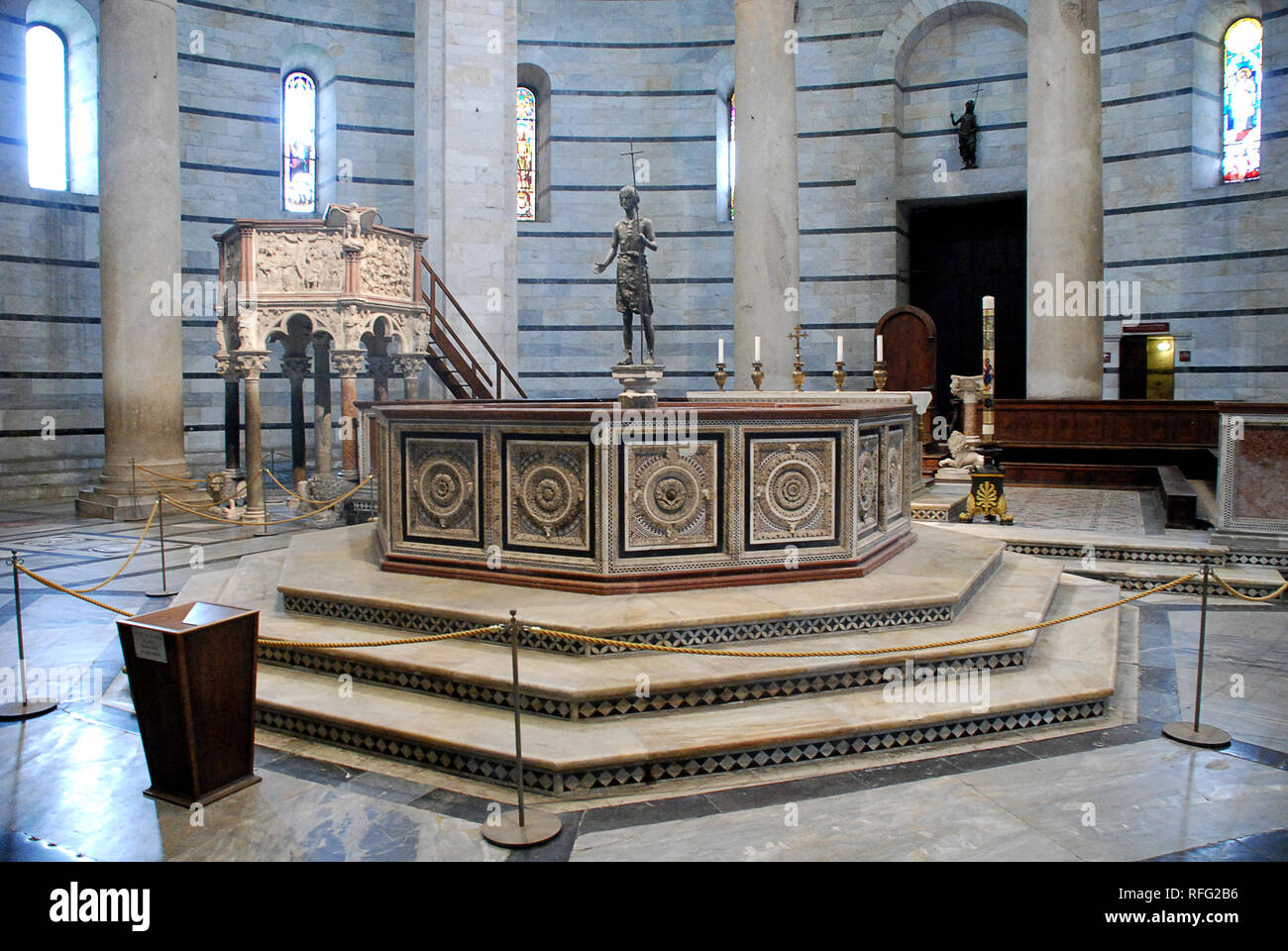 Pisa Battistero di San Giovanni (Battistero di Pisa) a Piazza dei ...