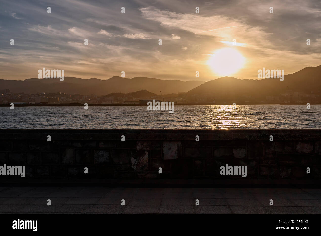 Panoramica della costa in bizkaia Foto Stock