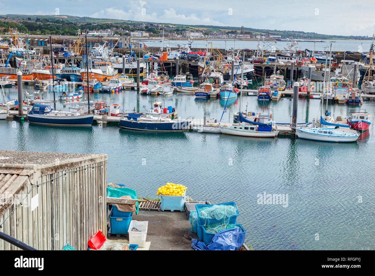 15 Giugno 2018: Newlyn, Cornwall, Regno Unito - Il porto di pesca e località balneare. nel sud-ovest della Cornovaglia. Foto Stock