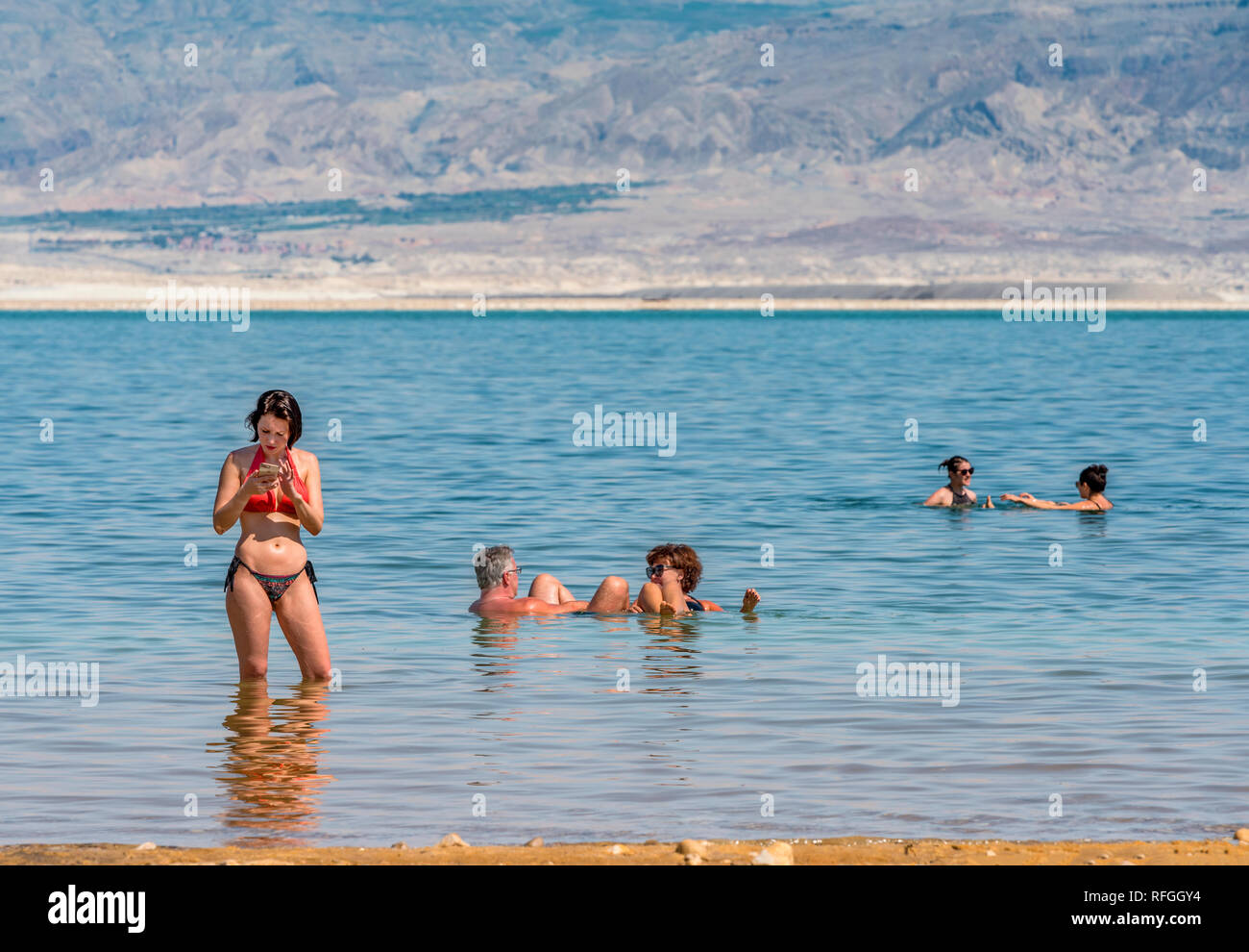 Relax presso il Mar Morto. Israele Foto Stock